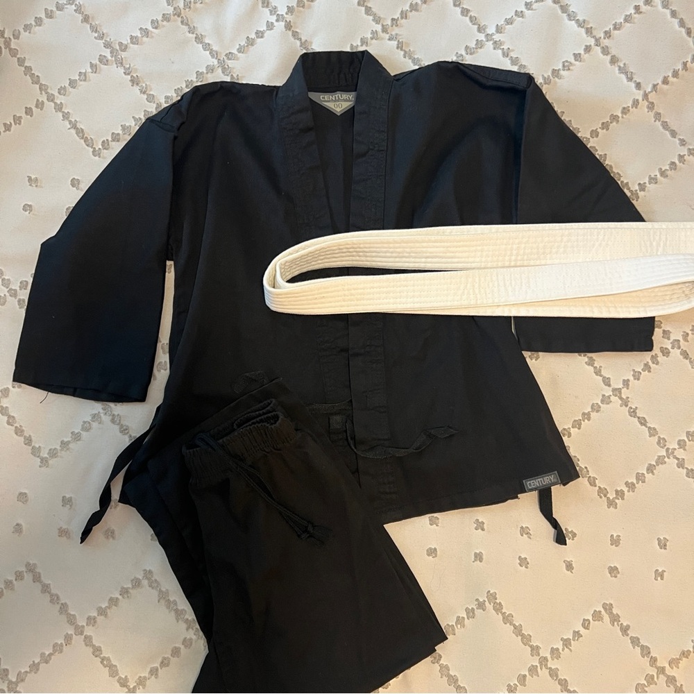 Black Martial Arts GUI boys NWOT karate